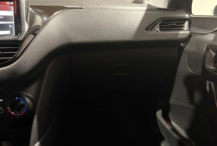 Peugeot 208 STYLE 1.2 VTI 82CV CT OK MOINS DE 6 MOIS 