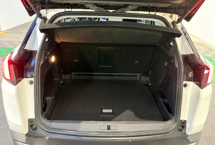 Peugeot 3008 Allure Business II (P84)1.5HDI 130CV + ATTELAGE + ENTRETIEN COMPLET-1ER MAIN