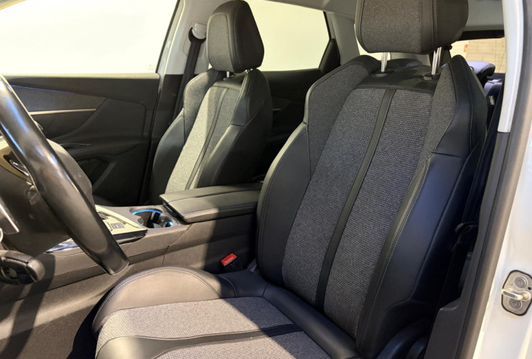 Peugeot 3008 Allure Business II (P84)1.5HDI 130CV + ATTELAGE + ENTRETIEN COMPLET-1ER MAIN