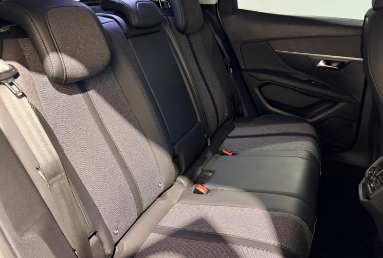 Peugeot 3008 Allure Business II (P84)1.5HDI 130CV + ATTELAGE + ENTRETIEN COMPLET-1ER MAIN