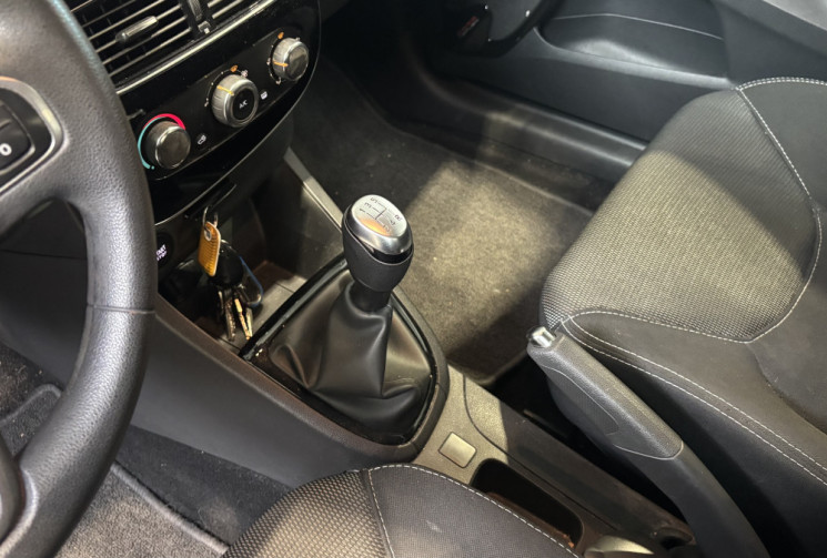 Renault Clio 0.9 TCe 75 GÉNÉRATION 2019 / RADARS AR / RÉTROS ÉLEC