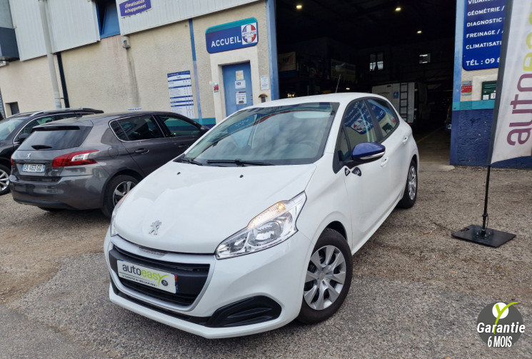 PEUGEOT 208 1.2 68 ch PureTech Like 1ère main faible Kilométrage 