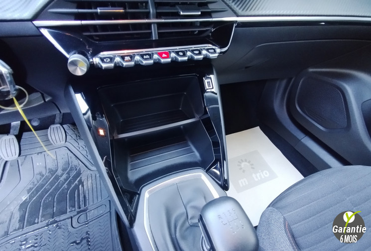 Peugeot 2008 1.2 PureTech 100 S&S active pack + options 2021 *25000  km