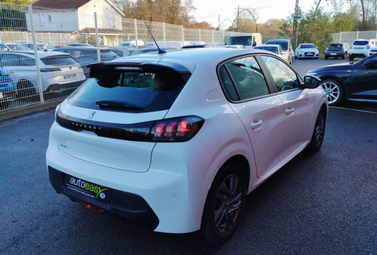 Peugeot 208 1.2 PureTech 100  EAT8 Active Pack / 15.000 km