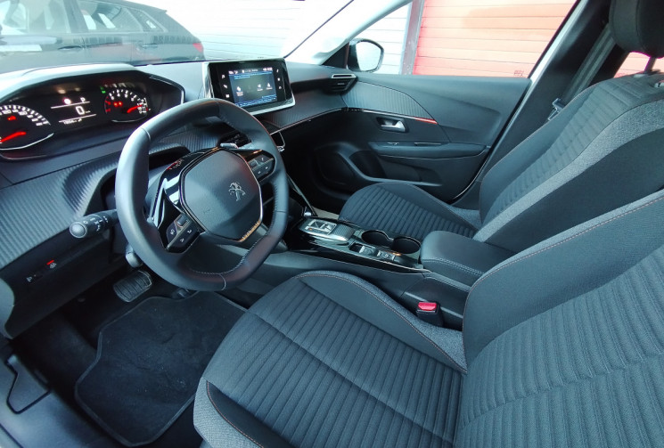 Peugeot 208 1.2 PureTech 100  EAT8 Active Pack / 15.000 km