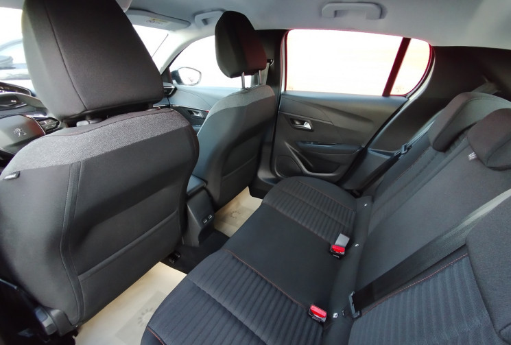 Peugeot 208 1.2 PureTech 100  EAT8 Active Pack / 15.000 km