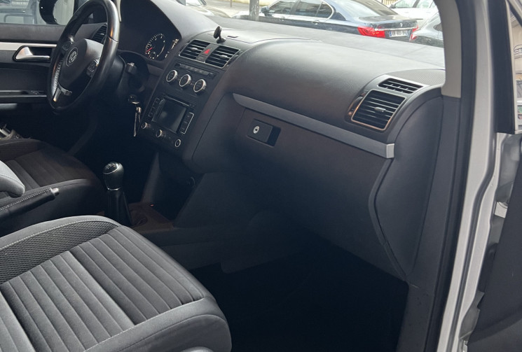 VOLKSWAGEN TOURAN 1.6 105 CUP