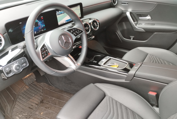Mercedes CLASSE A 180 Progressive Line 7G-DCT / 8.700 KM