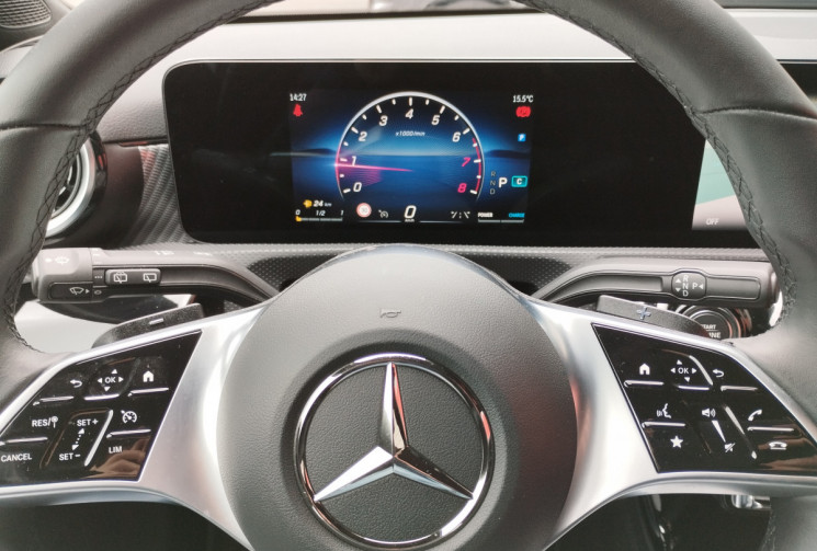 Mercedes CLASSE A 180 Progressive Line 7G-DCT / 8.700 KM