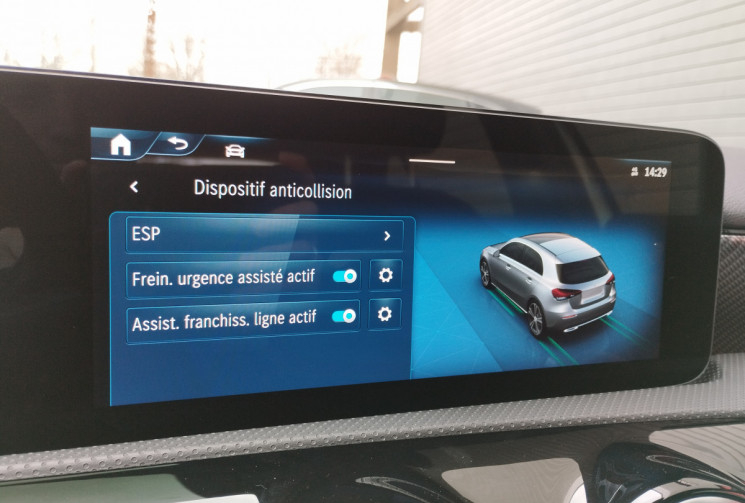 Mercedes CLASSE A 180 Progressive Line 7G-DCT / 8.700 KM