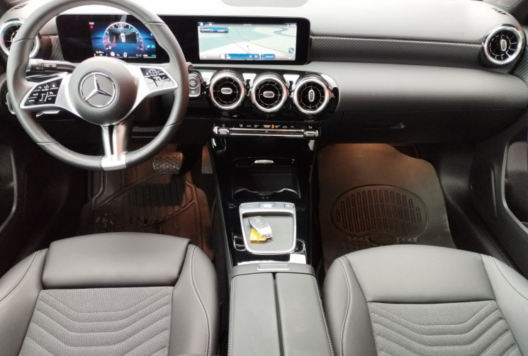 Mercedes CLASSE A 180 Progressive Line 7G-DCT / 8.700 KM