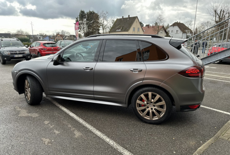 PORSCHE CAYENNE GTS