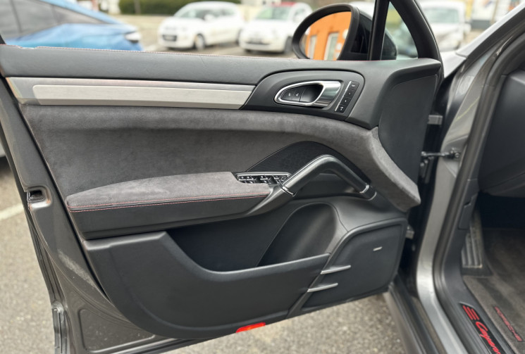 PORSCHE CAYENNE GTS