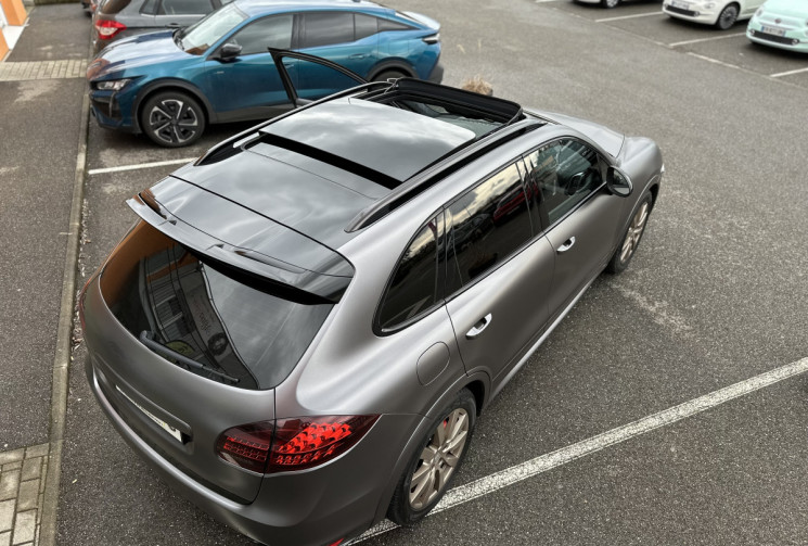 PORSCHE CAYENNE GTS