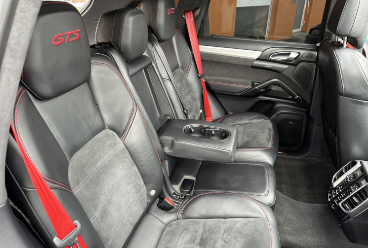 PORSCHE CAYENNE GTS