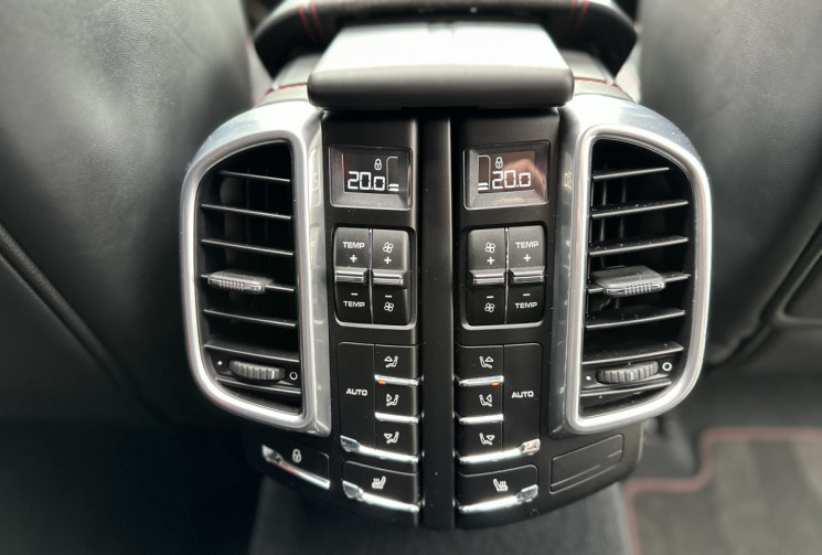 PORSCHE CAYENNE GTS