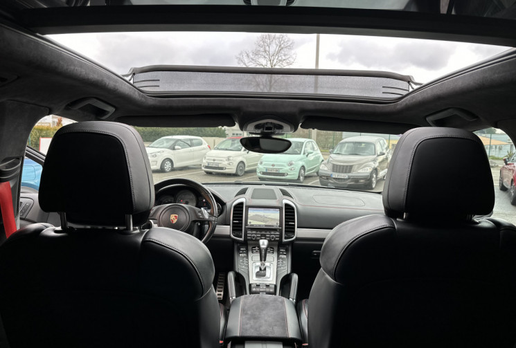 PORSCHE CAYENNE GTS