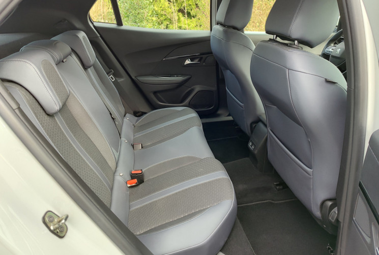 PEUGEOT 2008 1.2 PureTech 130 Allure Entretien 100% Peugeot