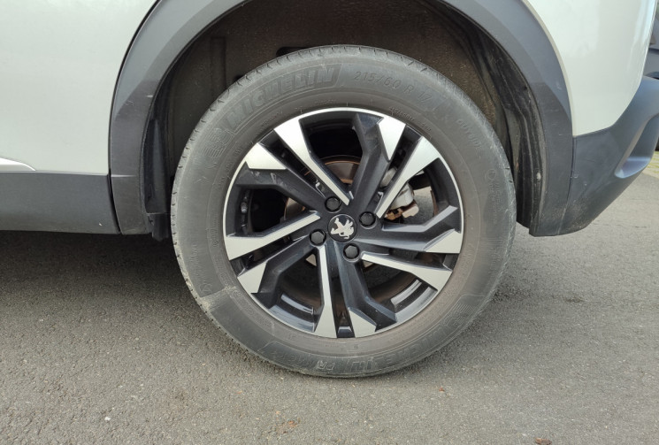 PEUGEOT 2008 1.2 PureTech 130 Allure Entretien 100% Peugeot