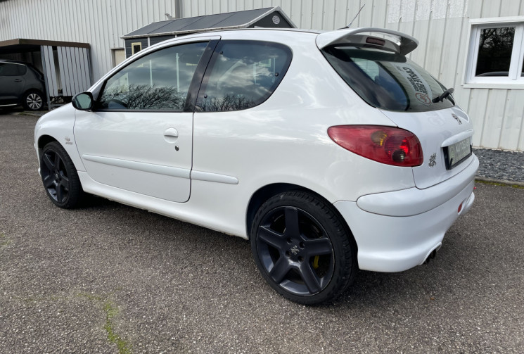 Peugeot 206 2.0 16v 180 ch RC 3 portes Distri OK et entretiens suivis 