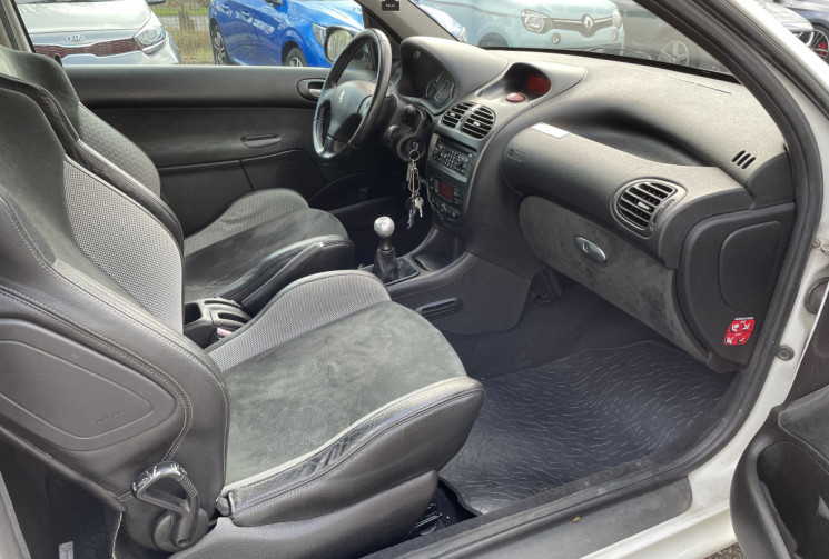 Peugeot 206 2.0 16v 180 ch RC 3 portes Distri OK et entretiens suivis 
