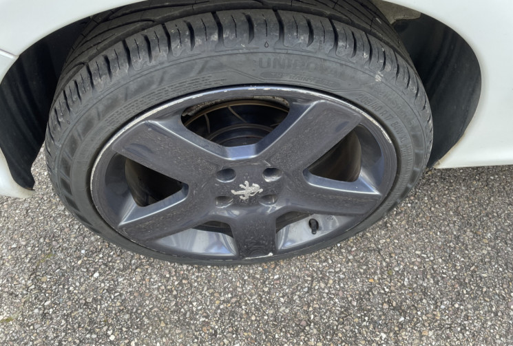 Peugeot 206 2.0 16v 180 ch RC 3 portes Distri OK et entretiens suivis 